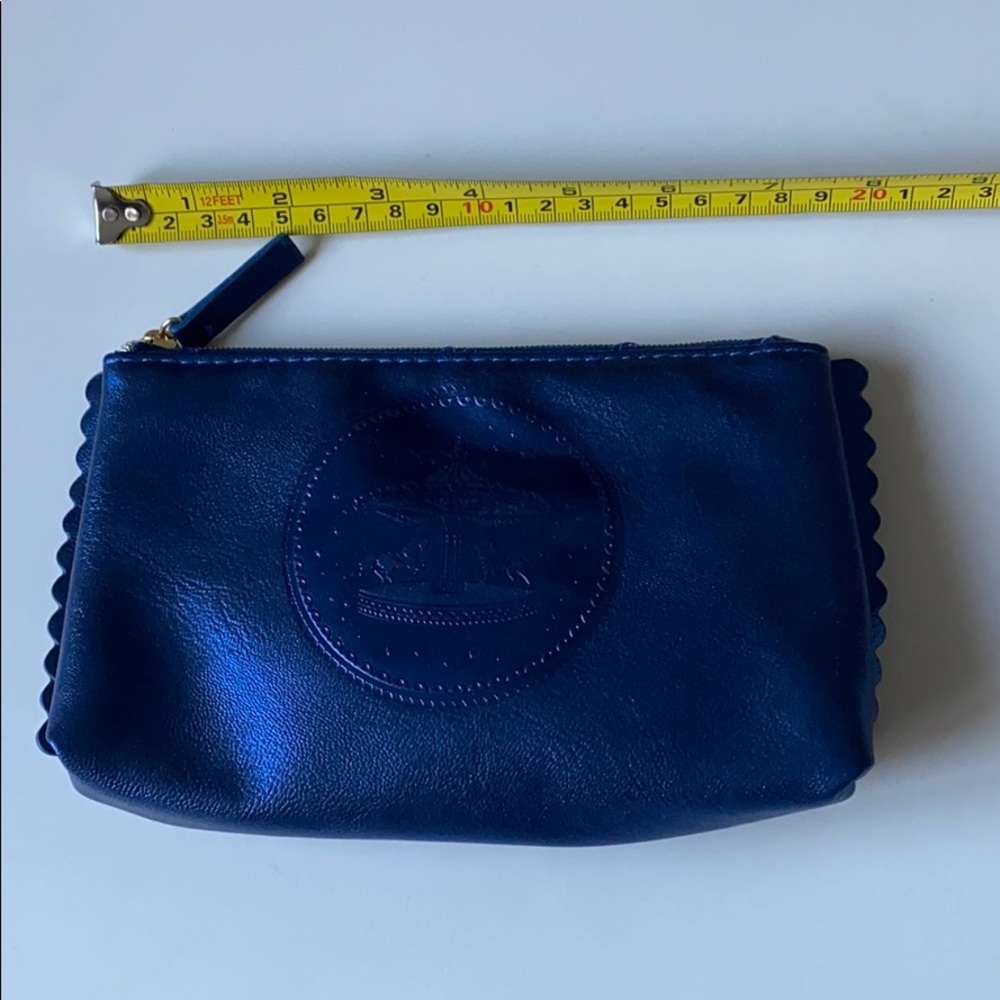 Estée Lauder cosmetic bag